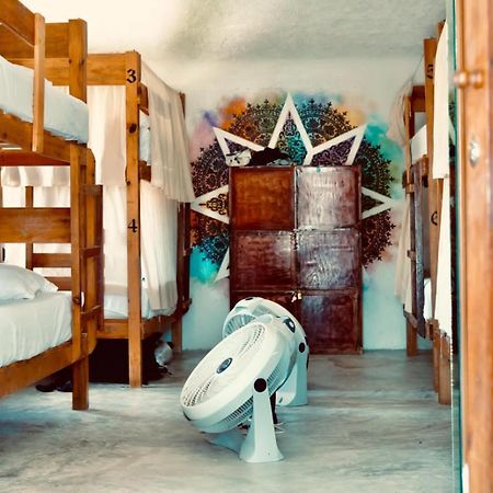 Hostel Utopia Isla Holbox Екстериор снимка